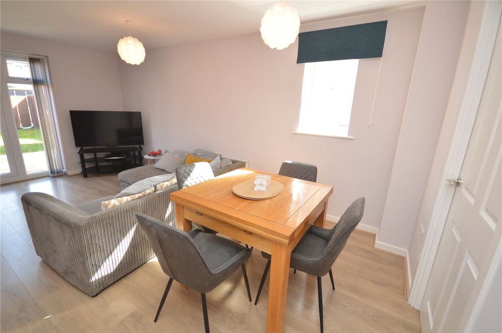 Property photo 3 of 18 Lounge/Diner