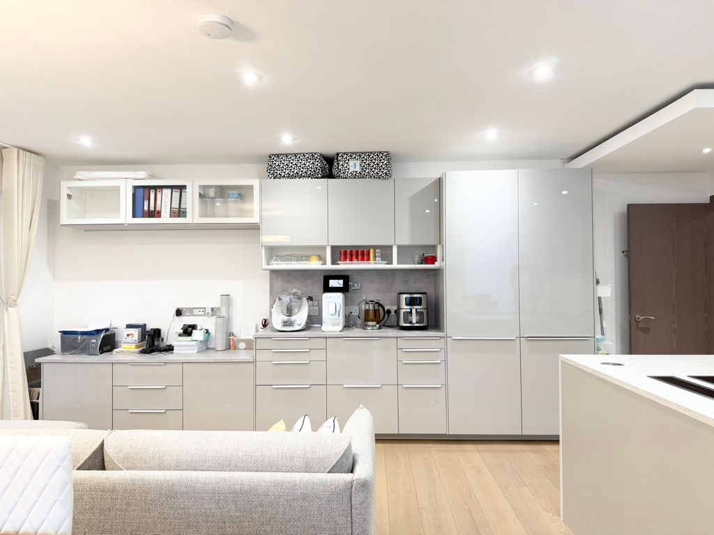 Property photo 2 of 21