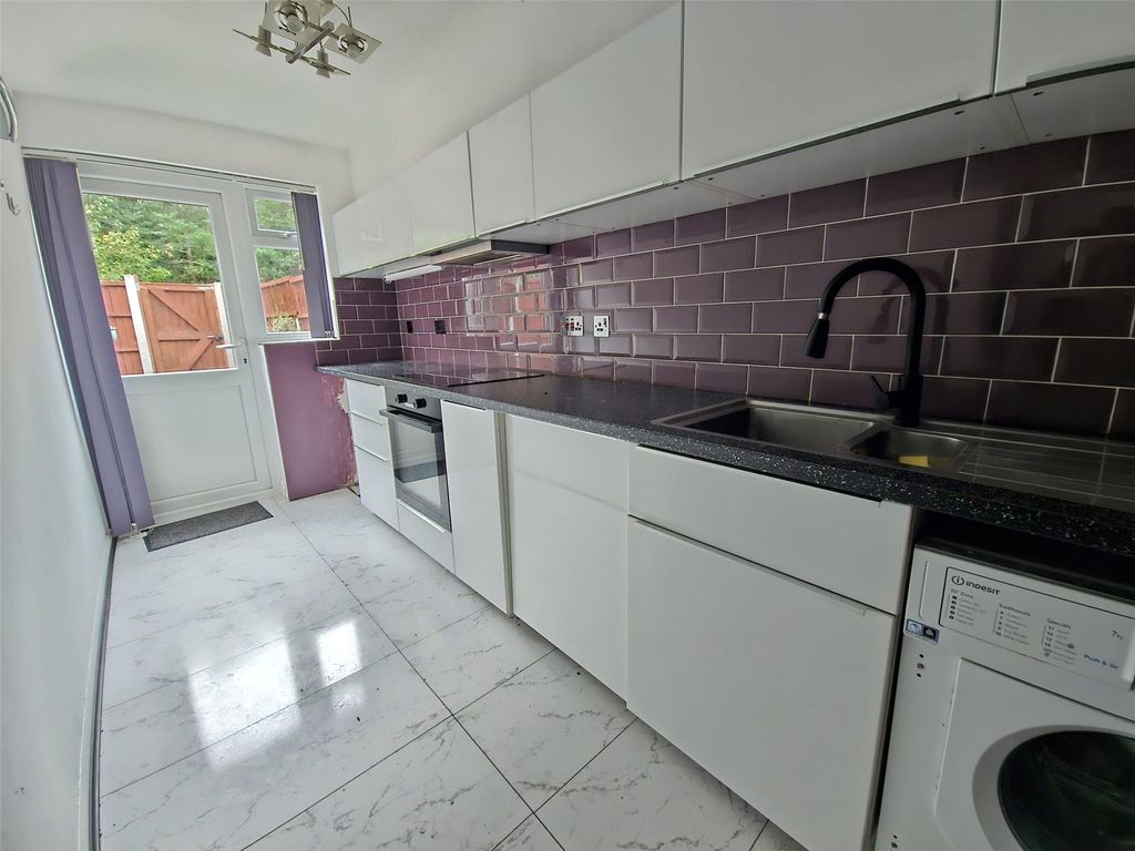 Property photo 3 of 8 Picture No. 06