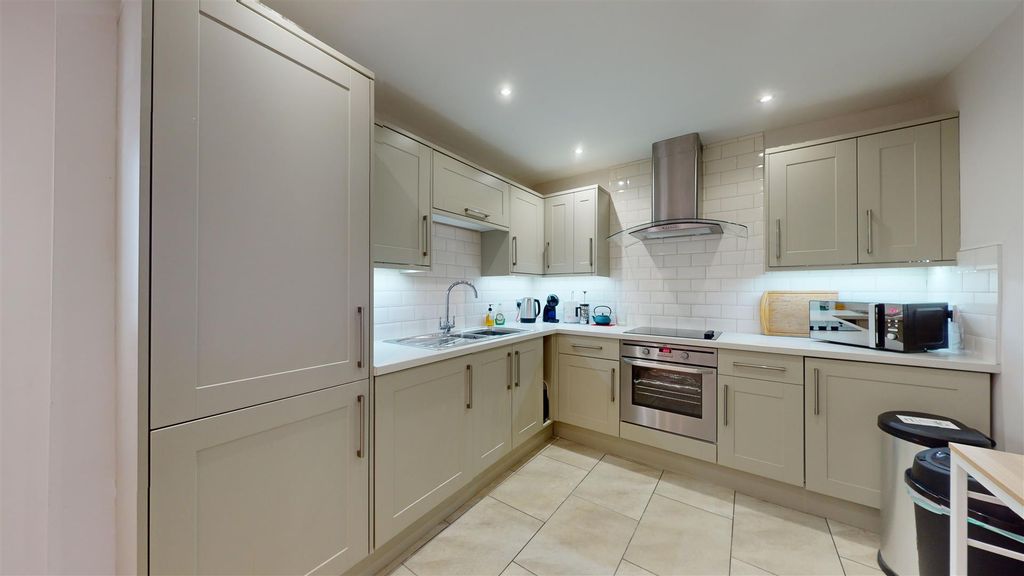 Property photo 2 of 12 Kitchen