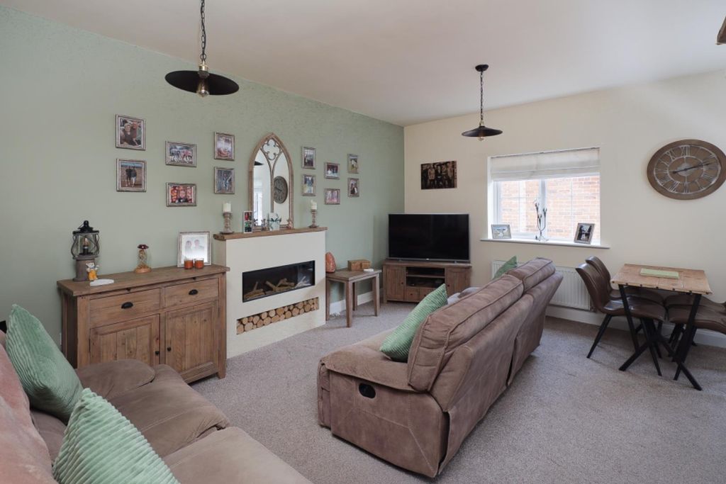 Property photo 3 of 16 Lounge/Kitchen/Diner