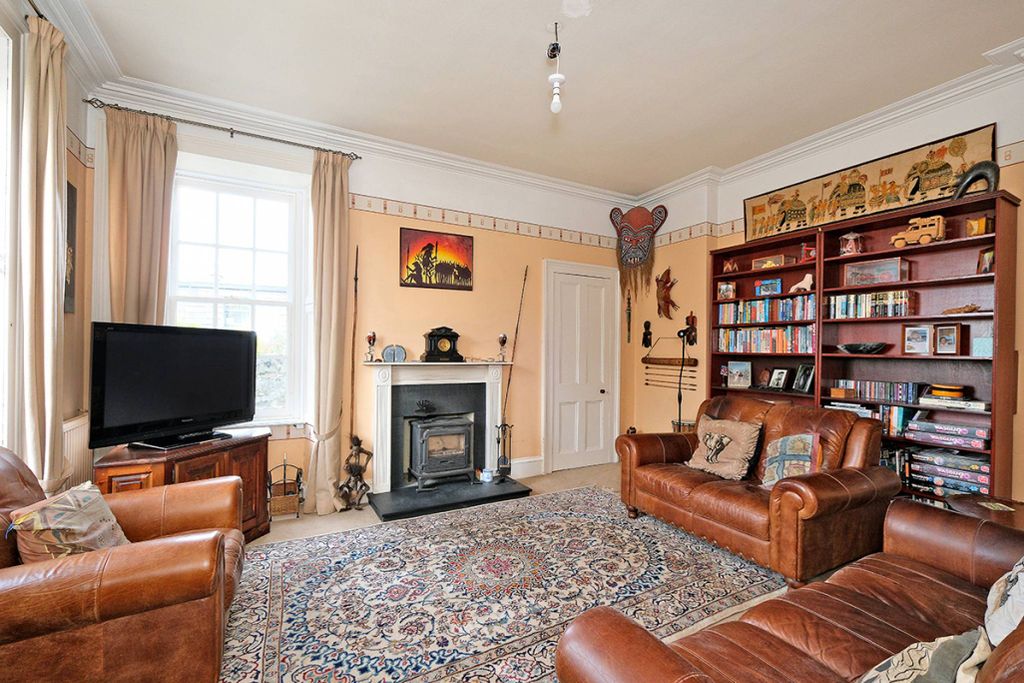 Property photo 2 of 30