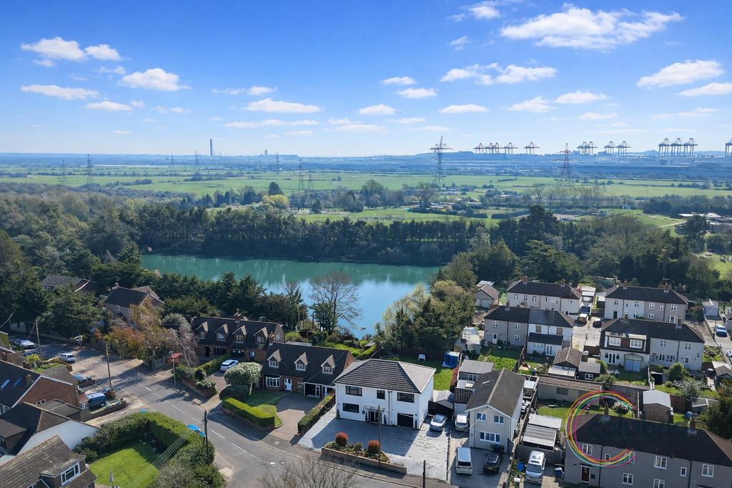 Property photo 2 of 32 Chatgpt Image Mar 23, 2026, 11_28_14 Am.Png