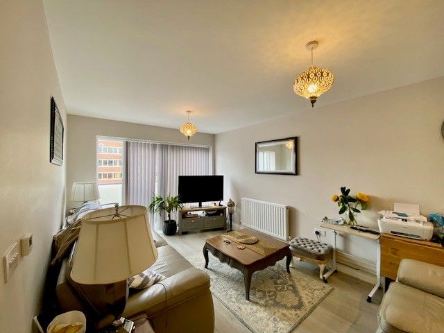 Property photo 3 of 7 Living Room