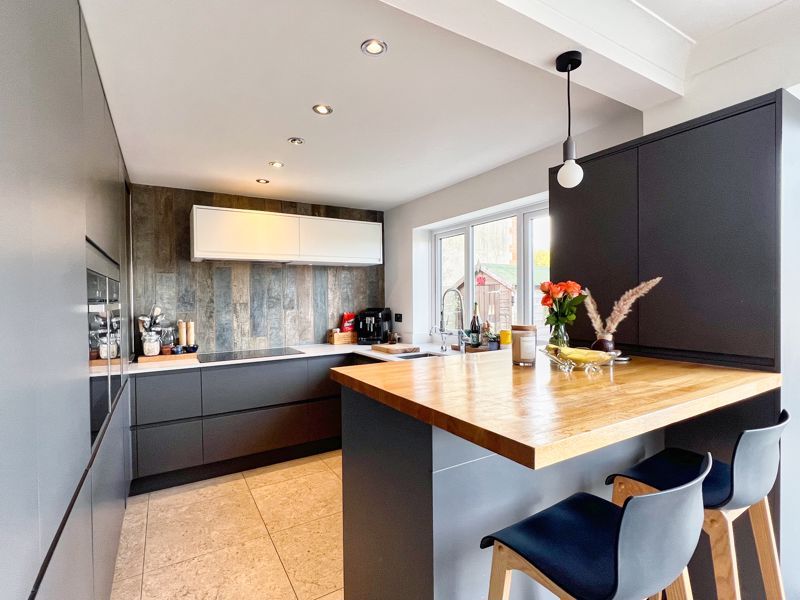 Property photo 3 of 33 Photo 11