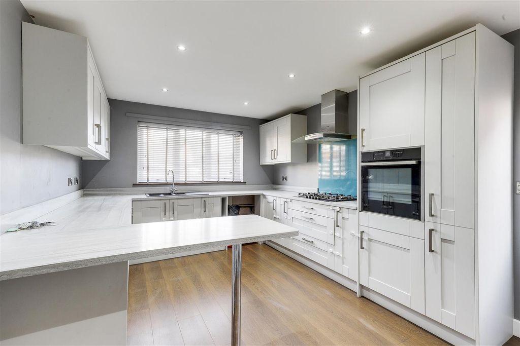 Property photo 2 of 27 791.Jpg