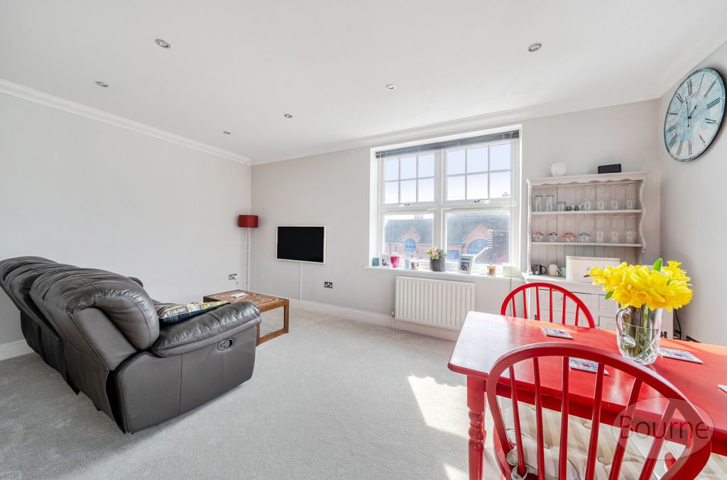 Property photo 2 of 12 B224d5A4-E706-4cd...