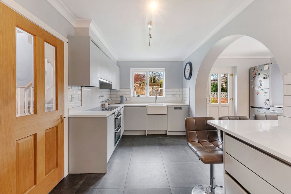 Property photo 3 of 37