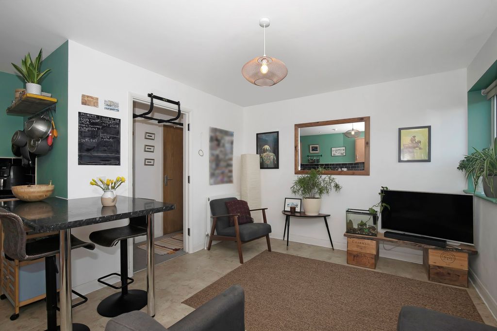 Property photo 1 of 25