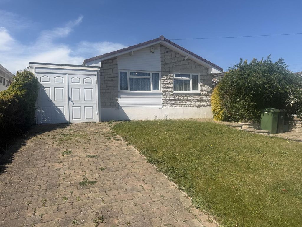 Property photo 1 of 13 Front (Exterior)