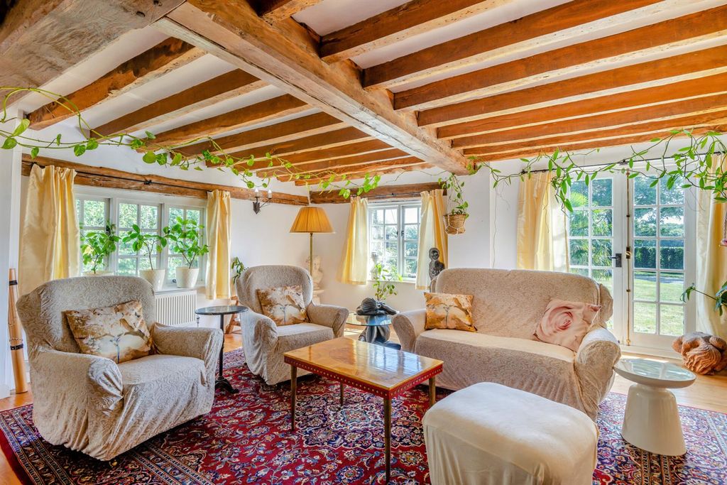 Property photo 3 of 20 8618492-Interior17.Jpg