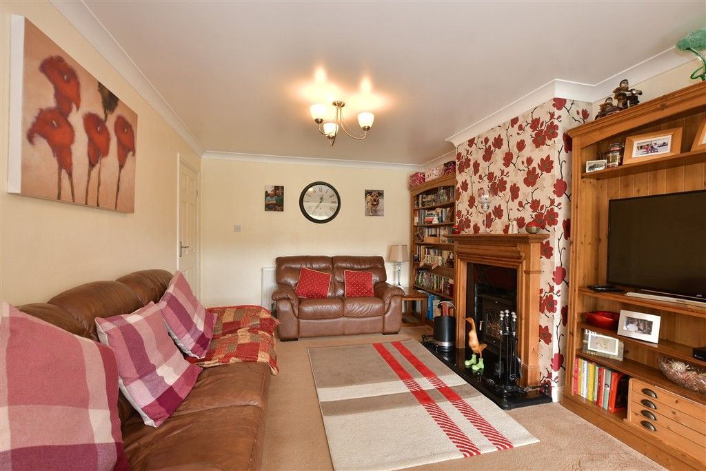 Property photo 3 of 14 Lounge