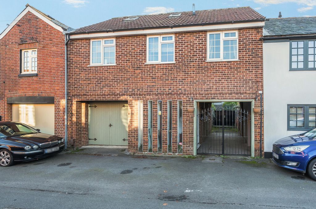 Property photo 1 of 10 1384607-21-692081...