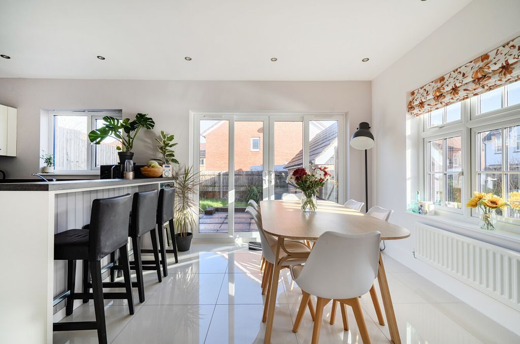 Property photo 3 of 25 3 - 1410945-11-6992Fd...