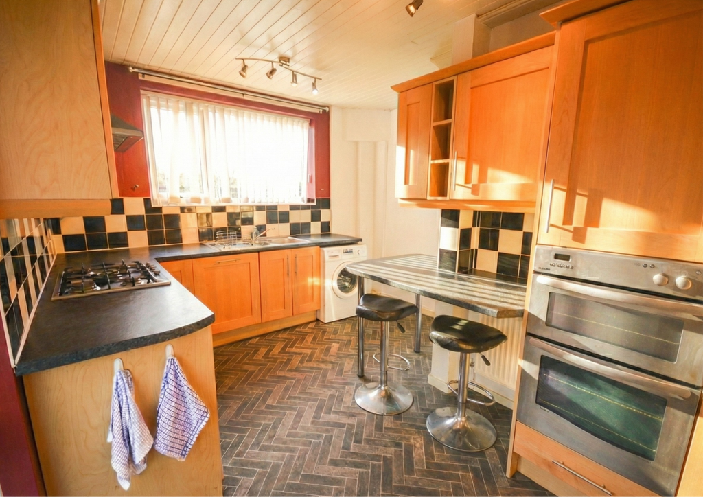 Property photo 3 of 14 Kitchen