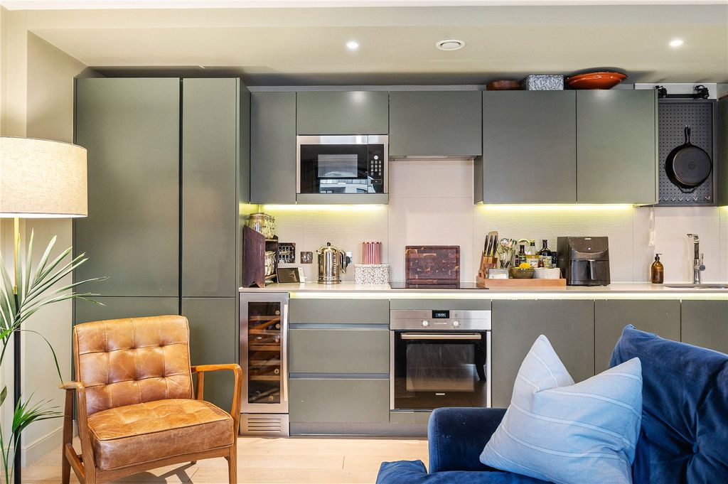 Property photo 2 of 26 Kitchen/ Dining Room