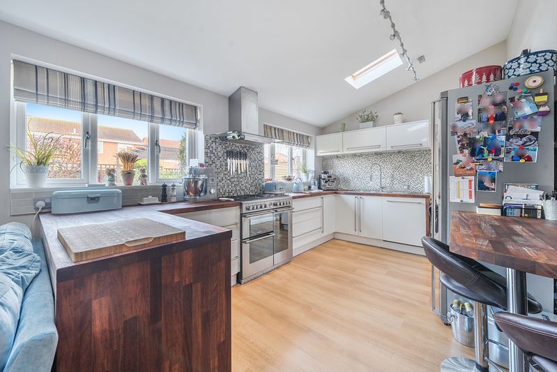 Property photo 2 of 21 Kitchen