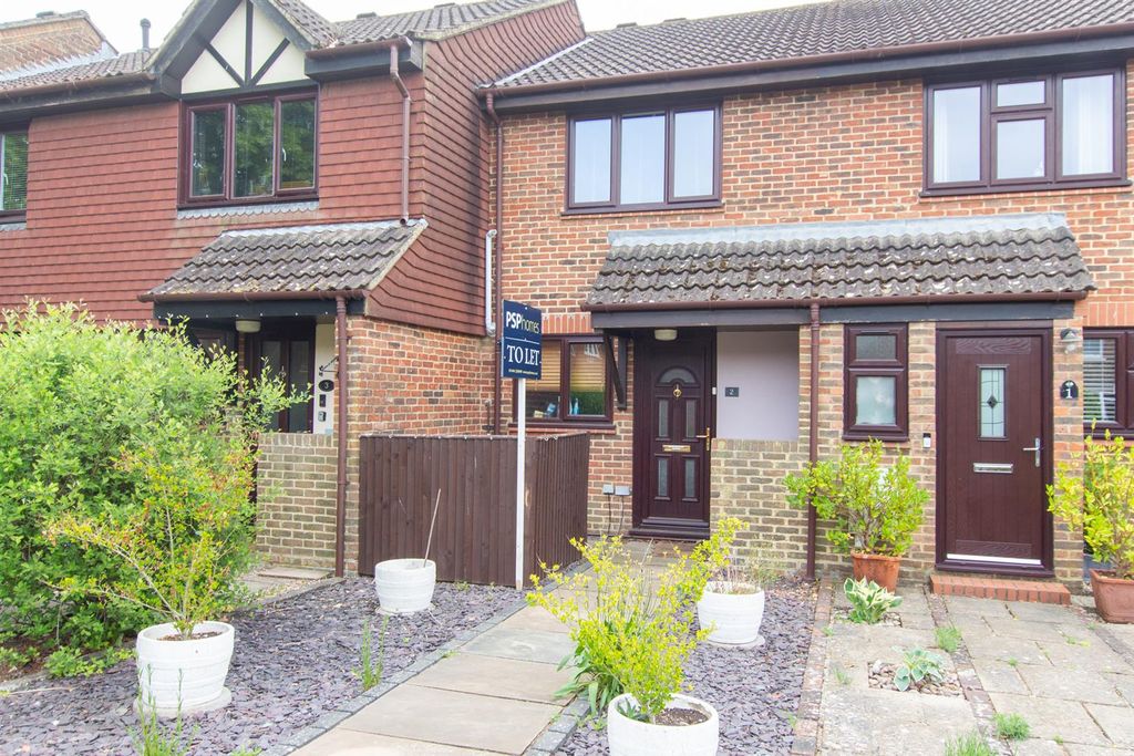 Property photo 1 of 11 2 Lime Tree Grove - Front-3.Jpg