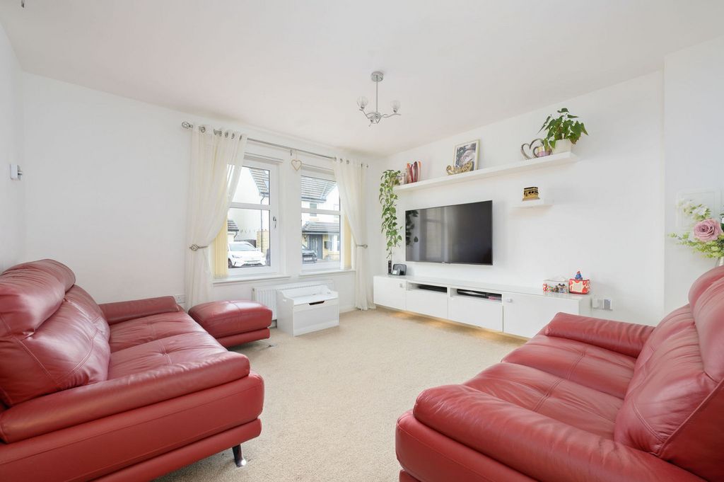 Property photo 2 of 25