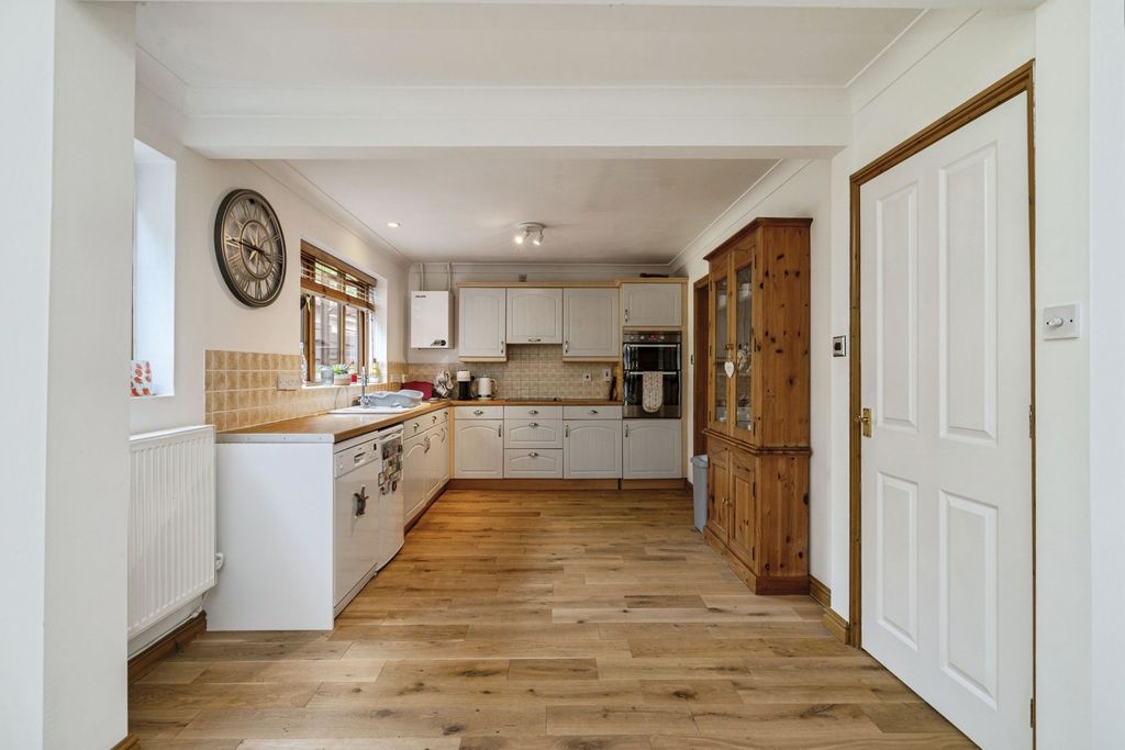 Property photo 2 of 17 Photo