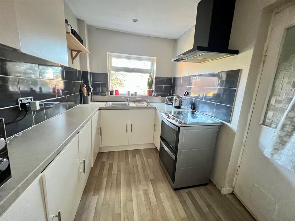 Property photo 3 of 17 Kitchen.Jpg