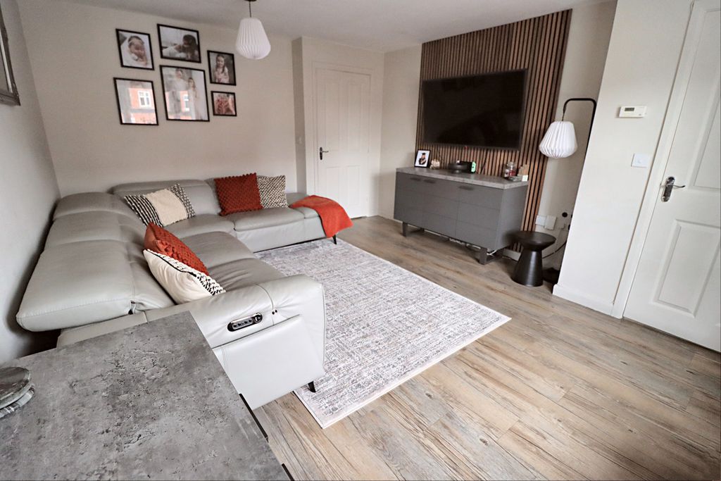 Property photo 2 of 23