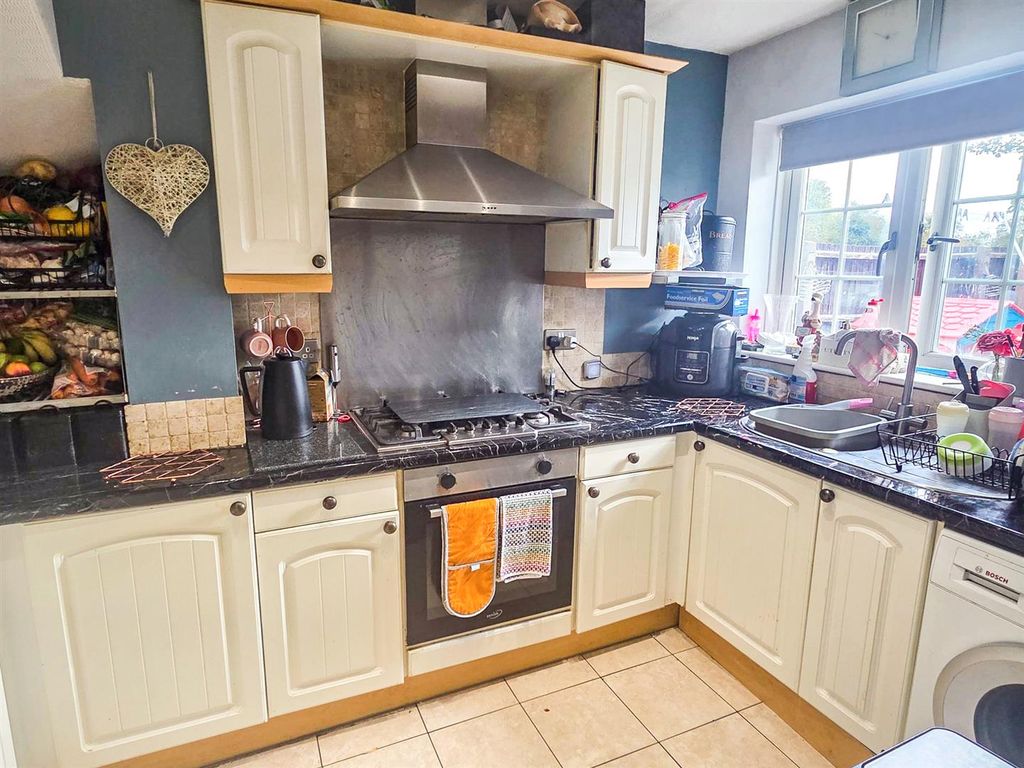 Property photo 3 of 14 Kitchen