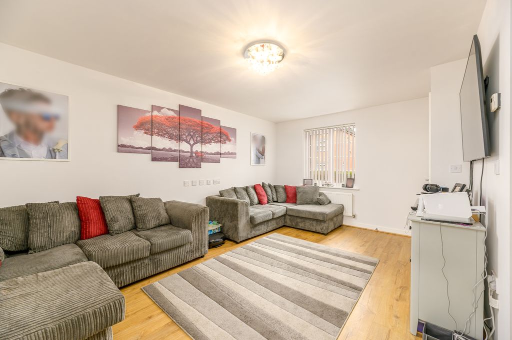 Property photo 3 of 23 05