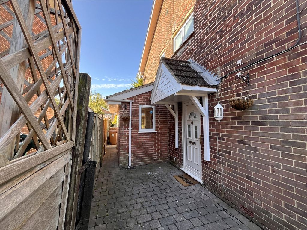 Property photo 2 of 21 Picture No. 31