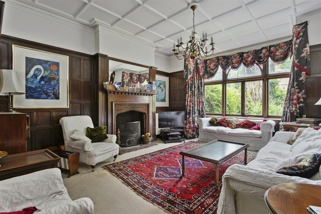 Property photo 2 of 12 080920256_Hamphd_Platts Lane _Nw3 7Nn_010.Jpg