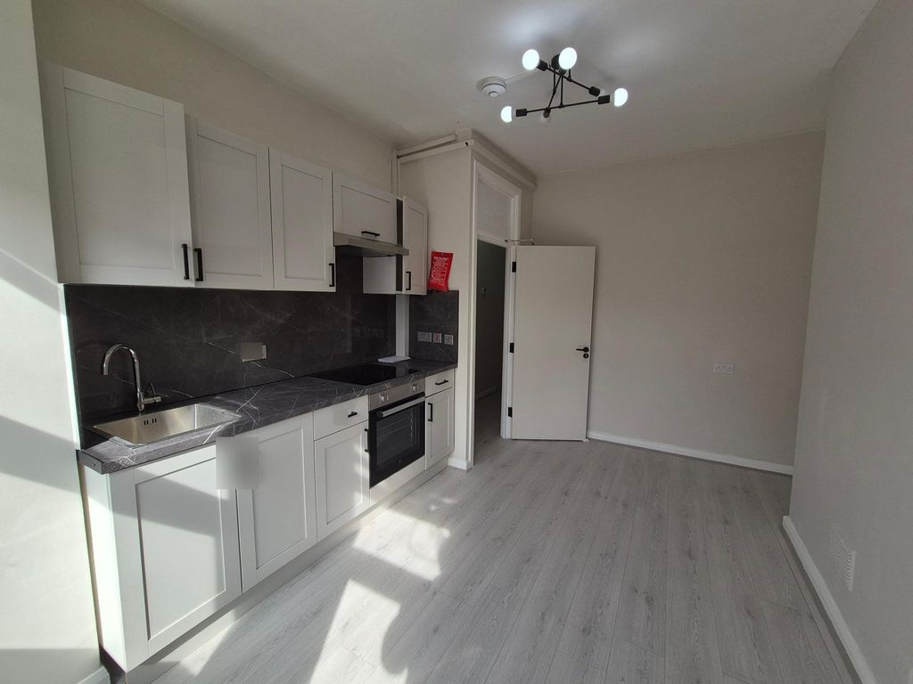 Property photo 3 of 11 Photo 2