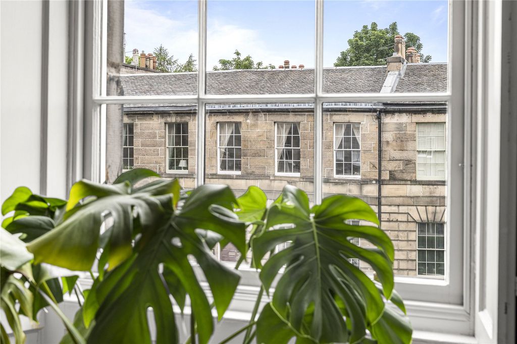 Property photo 2 of 25 3/2 Summer Place