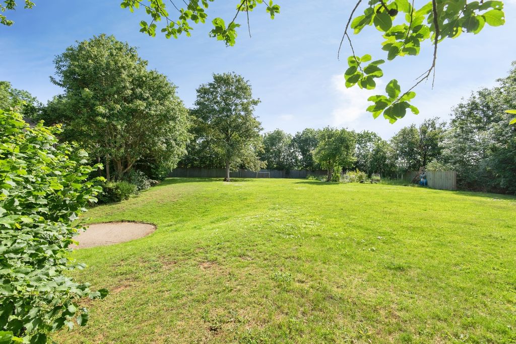 Property photo 2 of 19 Communal Garden Area