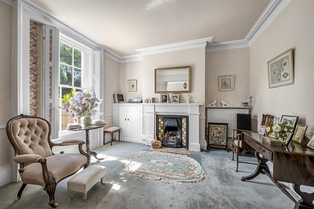 Property photo 2 of 20 Lounge