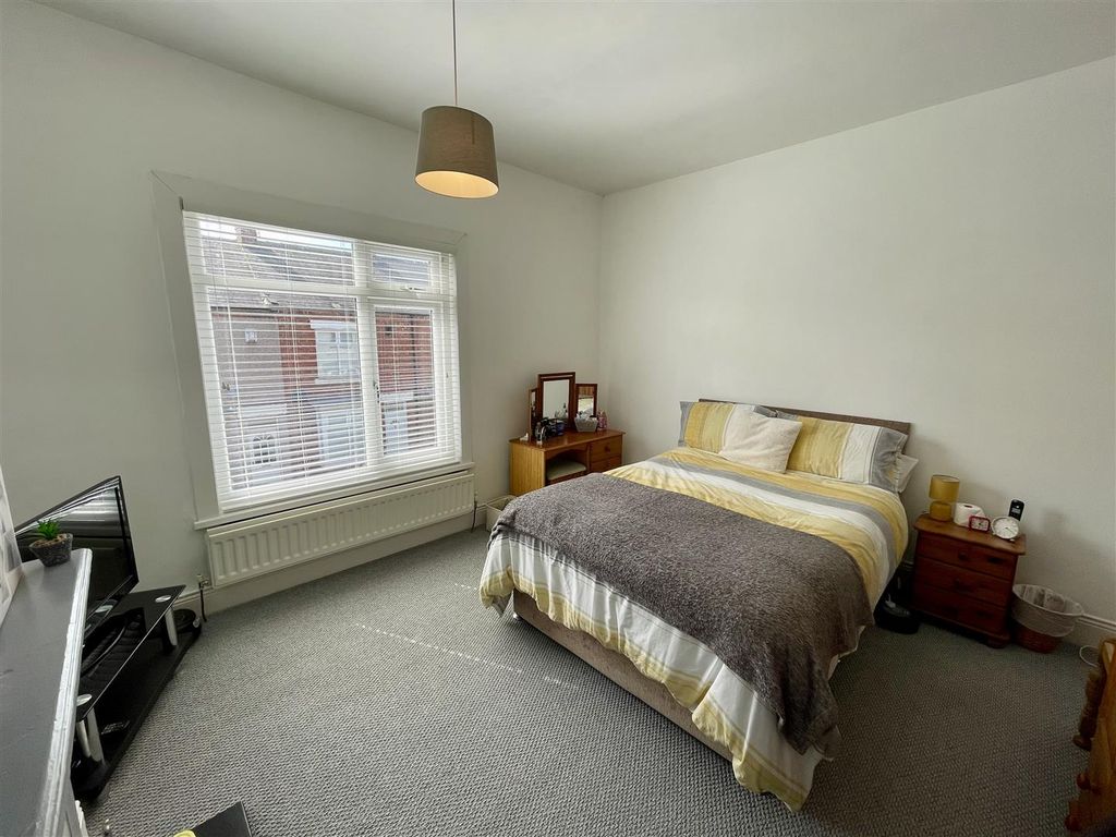 Property photo 3 of 7 Bedroom One