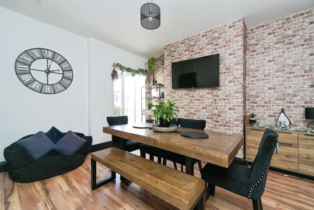 Property photo 3 of 17 Photo