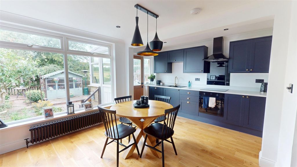 Property photo 2 of 11 Dining Kitchen