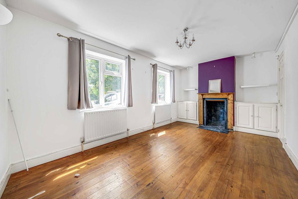 Property photo 2 of 8
