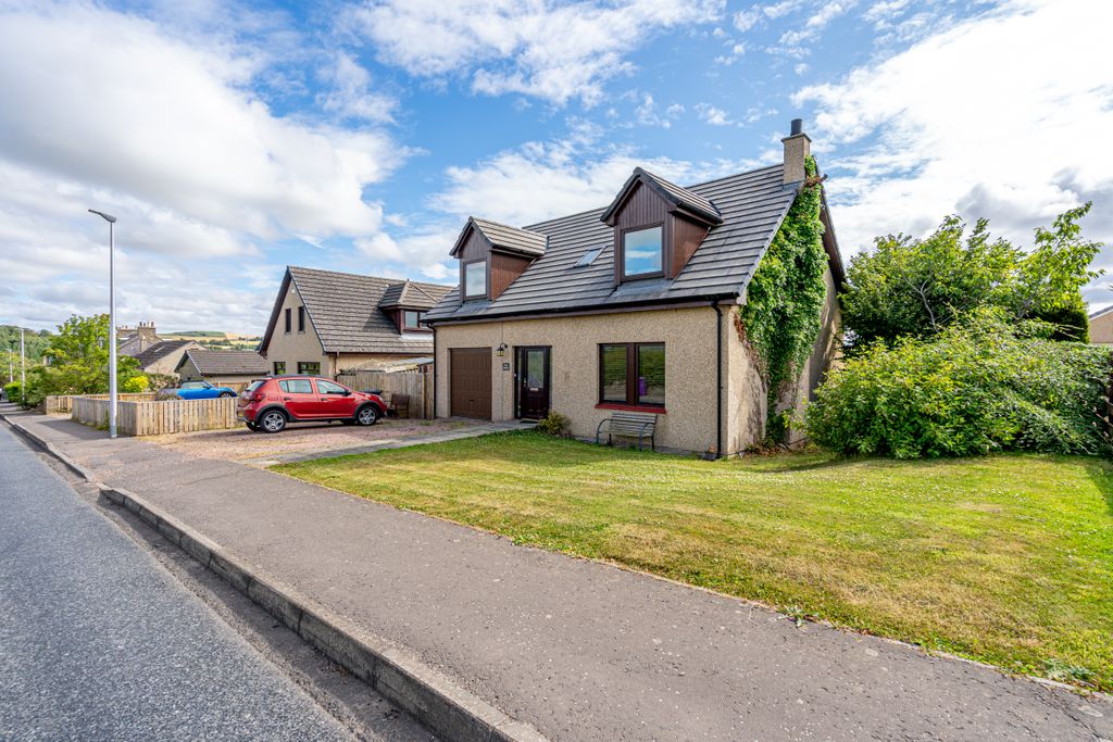 Property photo 1 of 32