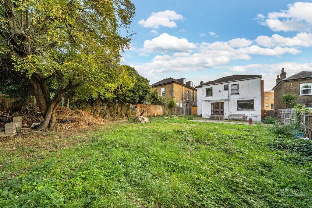 Property photo 2 of 17 Picture No. 10