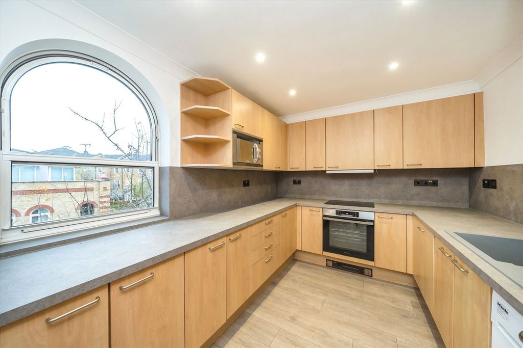 Property photo 3 of 8