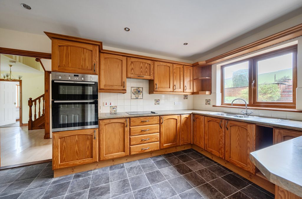 Property photo 3 of 32 1428882-16-69B31F...