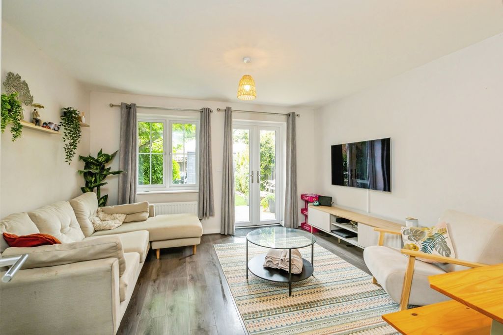 Property photo 2 of 15 Pbox-Img.Jpg