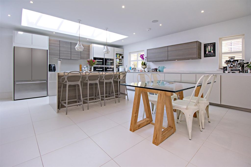 Property photo 2 of 29 9453.Jpg