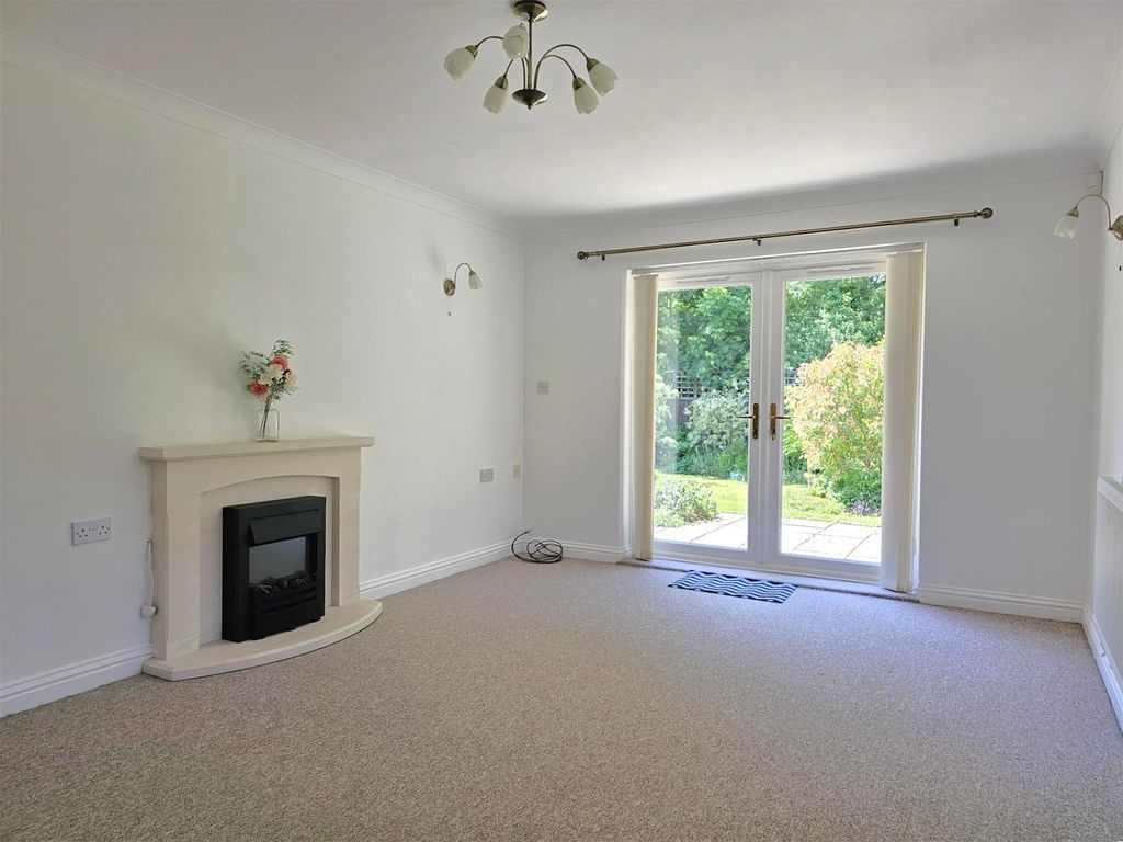 Property photo 3 of 24 Living Room