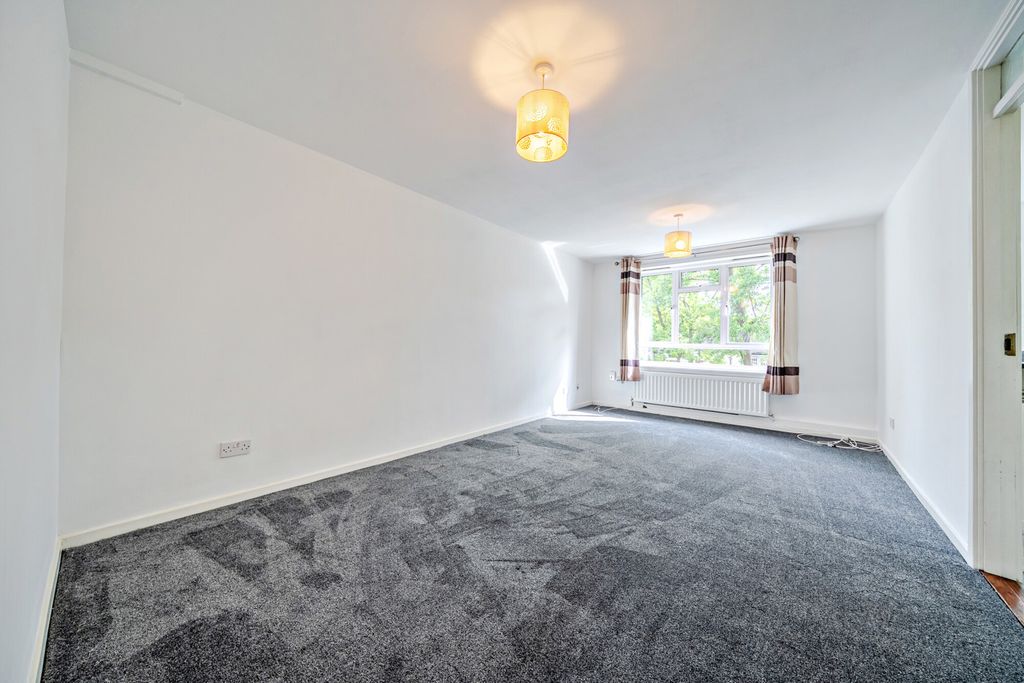 Property photo 3 of 20 1449885-14-69F0Db...