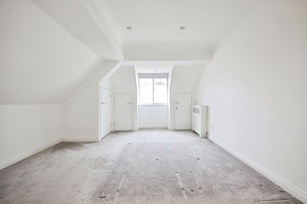 Additional image 10 of 2 bed flat for saleCatiline Court, 63A Main Road, Romford RM2