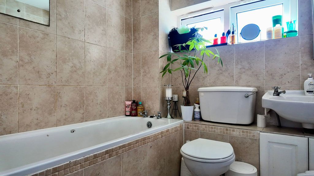 Property photo 1 of 5