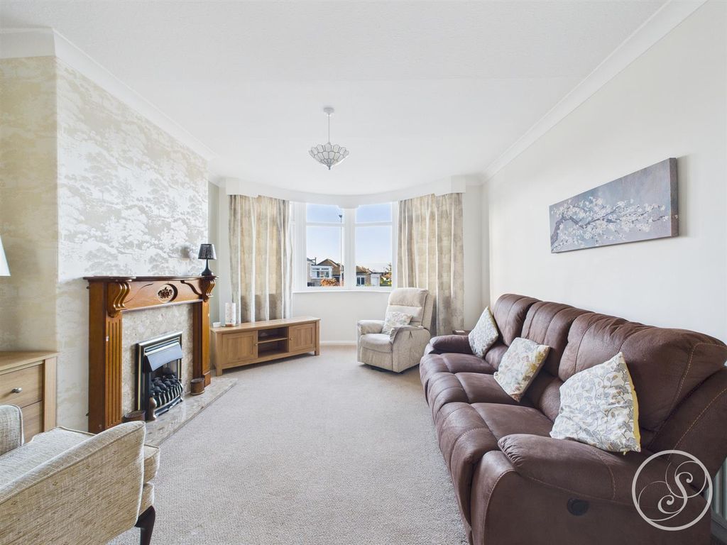 Property photo 2 of 19 Lounge/Diner