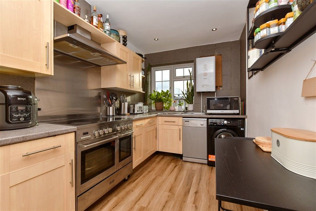 Property photo 2 of 11 Kitchen